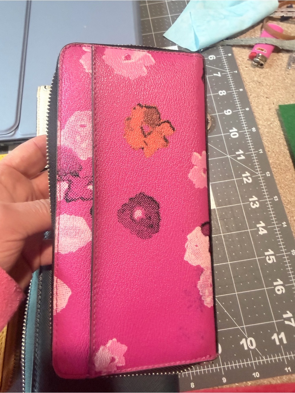 Kate Spade bundle. Three wallets all New and one card holder. Excellent buy - Picture 6 of 11